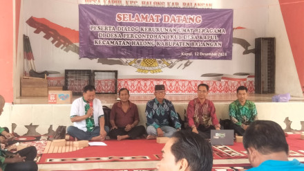 Peserta Dialog Kerukunan Umat Beragama di Desa Percontohan FKUB Desa Kapul Kecamatan Halong Kabupaten Balangan